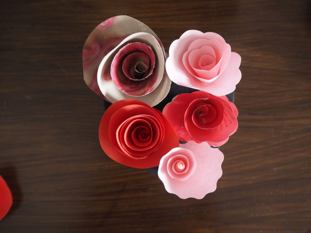 2017-02-skoen-och-kreativ-wrapping-wednesday-love-paper-roses (7)